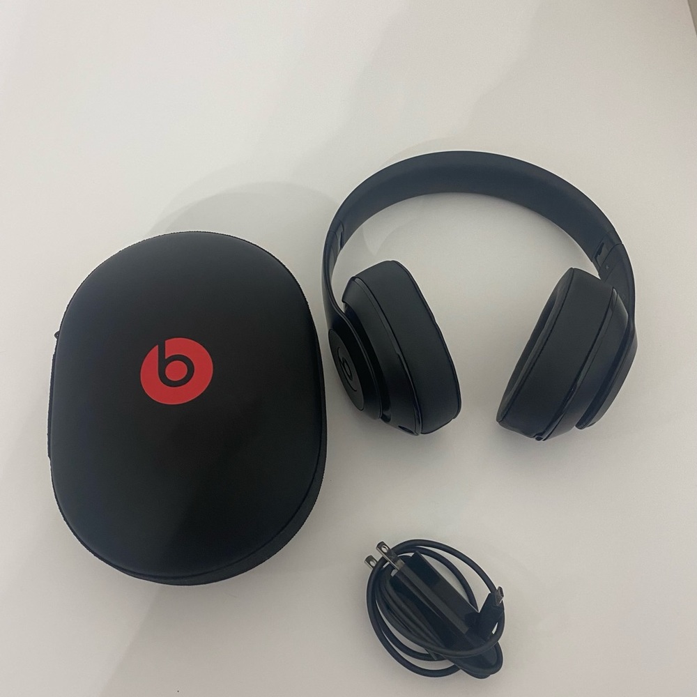 Beats Studio 3 Black wireless headphones